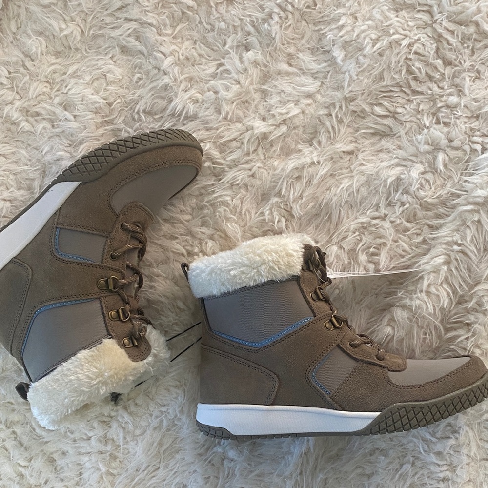 Weatherproof Chloe Cream Faux Fur Boots.